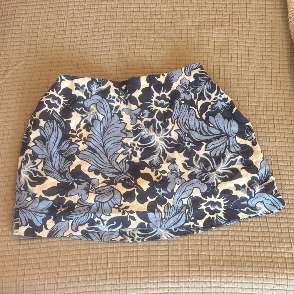 Abercrombie & Fitch Blue and Cream Floral Mini Skirt
